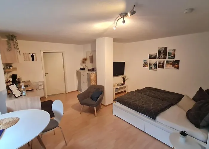 Schoene Souterrain Wohnung